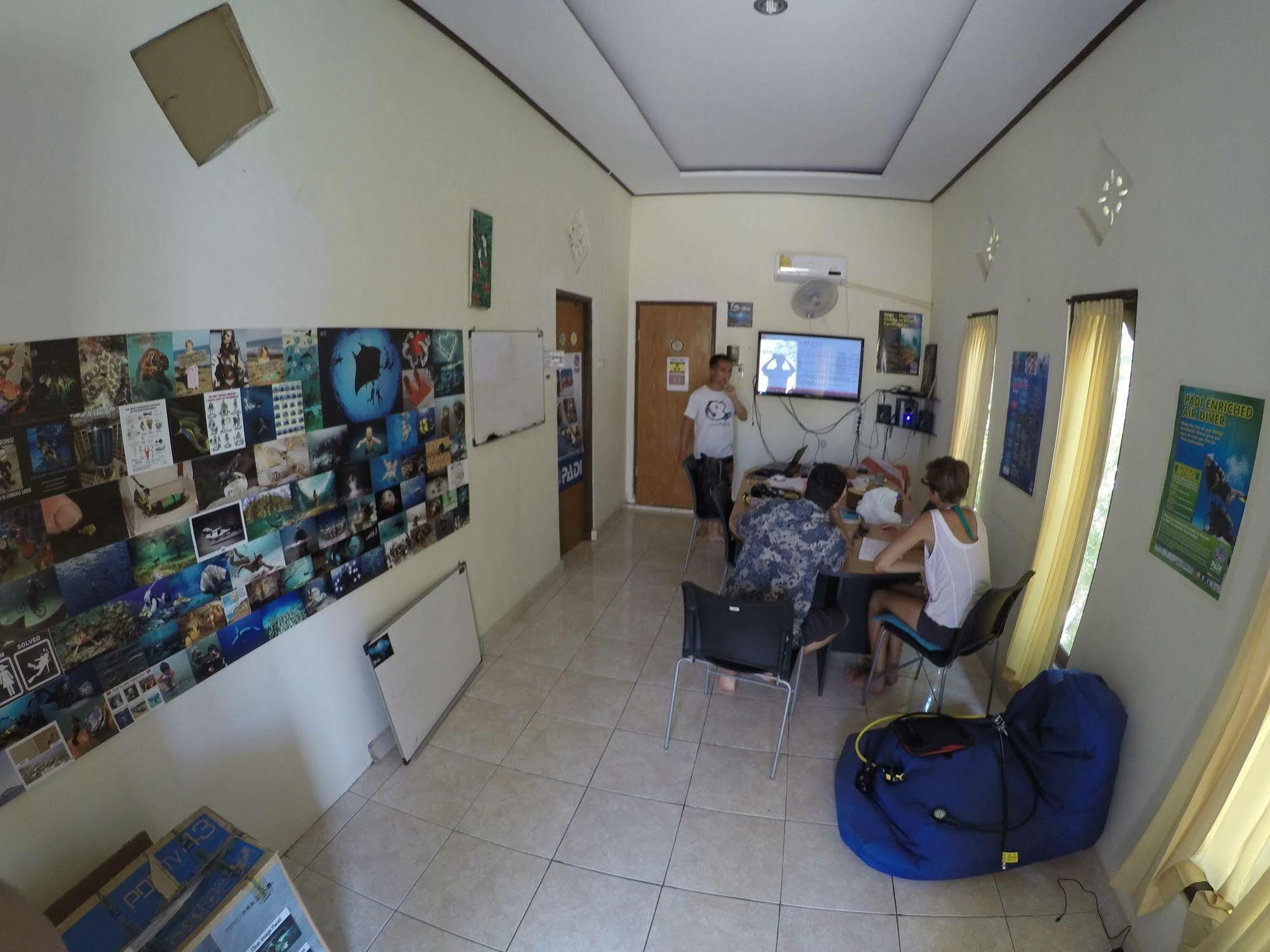 Auberge de jeunesse Bali Fab Dive Center à Amed Extérieur photo